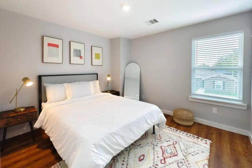 Luxury 3br Downtown And Near Airport Сasa de vacaciones *