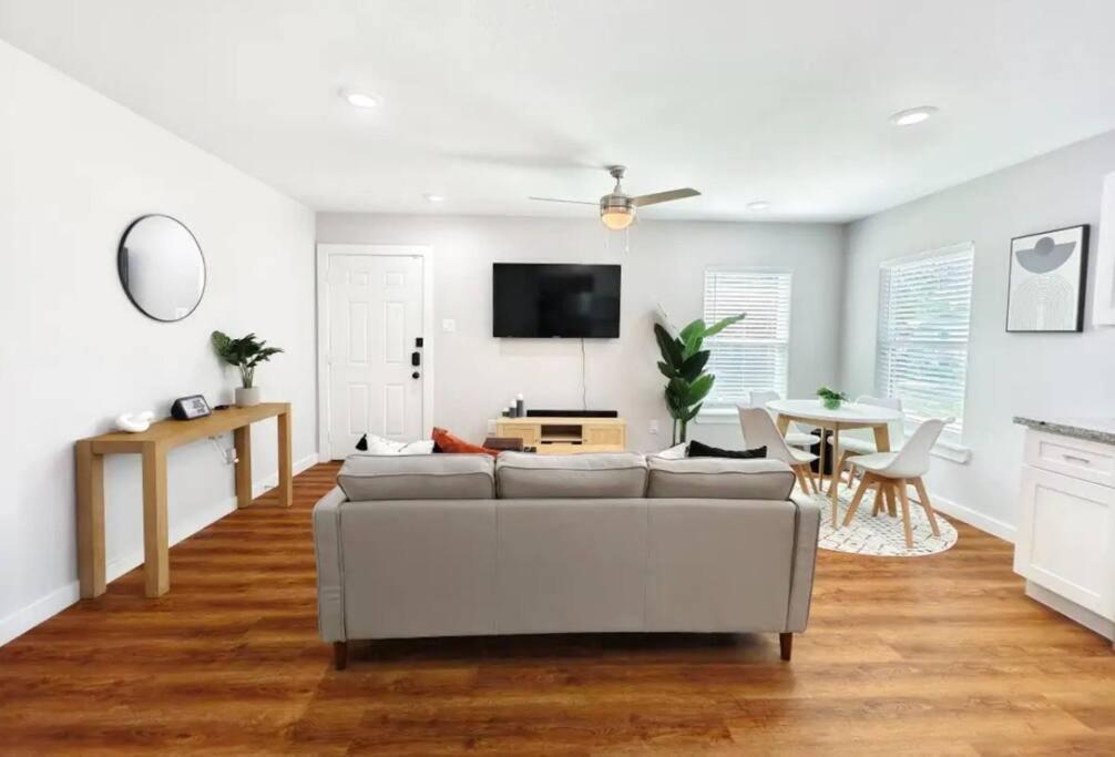 Сasa de vacaciones Luxury 3br Downtown And Near Airport *